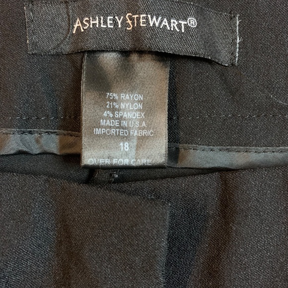 Ashley Stewart Black Crop Pants, Size 18 - Picture 5 of 7